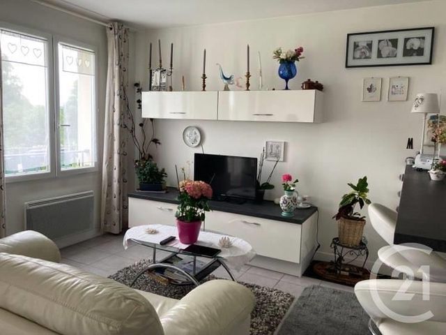 Afficher la photo en grand Appartement F3 à vendre - 3 pièces - 70.0 m2 - CLERMONT - 60 - PICARDIE - Century 21 Adès