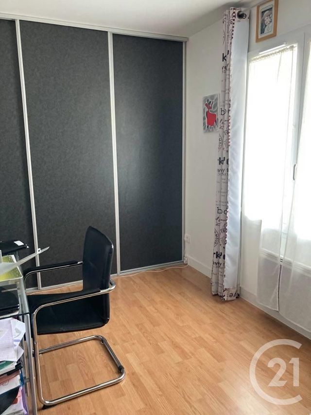 Afficher la photo en grand Appartement F3 à vendre - 3 pièces - 70.0 m2 - CLERMONT - 60 - PICARDIE - Century 21 Adès