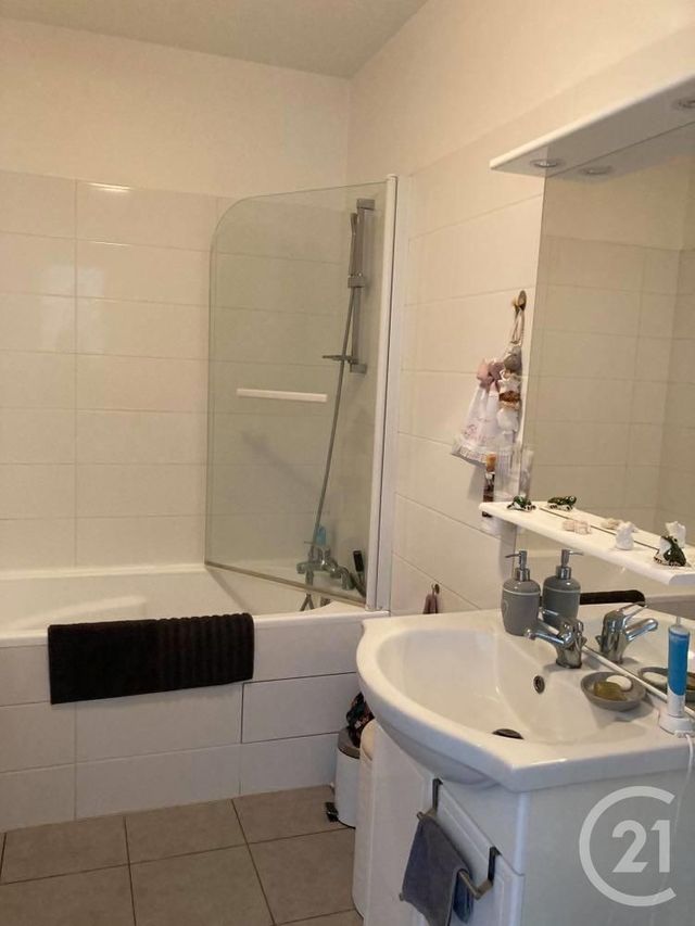 Afficher la photo en grand Appartement F3 à vendre - 3 pièces - 70.0 m2 - CLERMONT - 60 - PICARDIE - Century 21 Adès